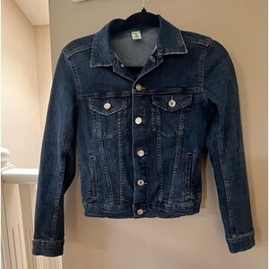 Jean jacket tight fitted size 4